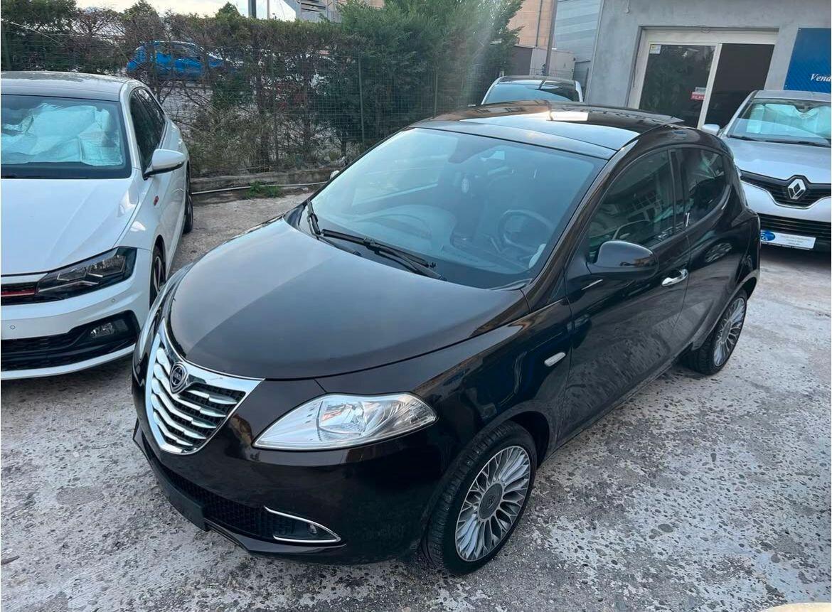 Lancia Ypsilon 0.9 TwinAir 85 CV 5 porte S&S Gold