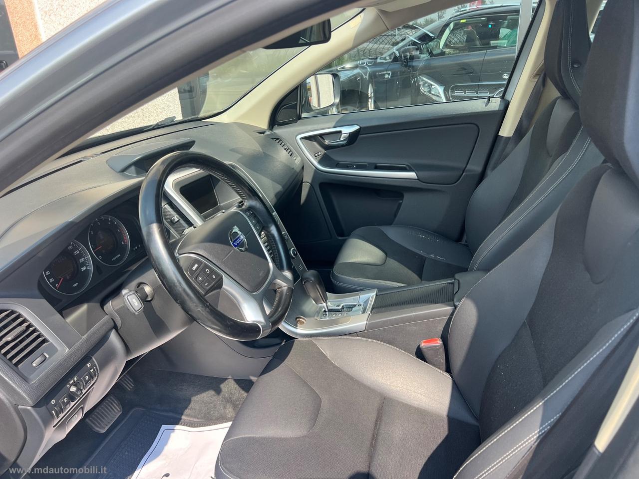 VOLVO XC60 2.4 D 163CV AWD Geartronic Momentum MOLTO BEN TENUTA