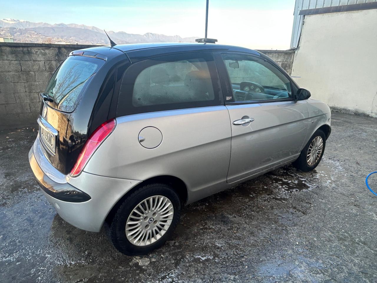 Lancia Ypsilon 1.3 MJT 75 CV Argento