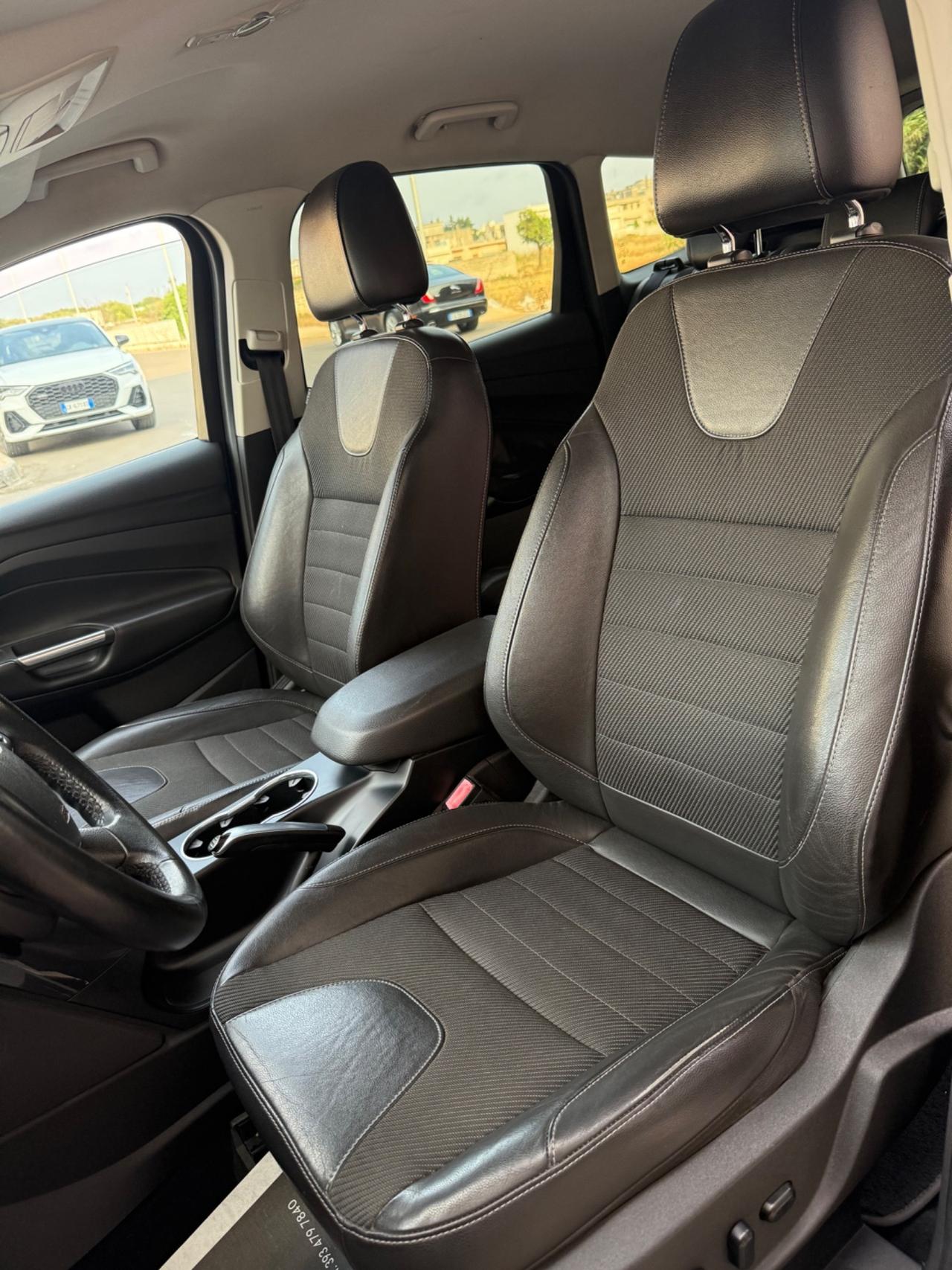 Ford Kuga 2.0 tdci Titanium 4wd 140cv powershift NAVI,PELLE,CAMBIO AUTOMATICO SOSTITUITO NUOVO 05/2025