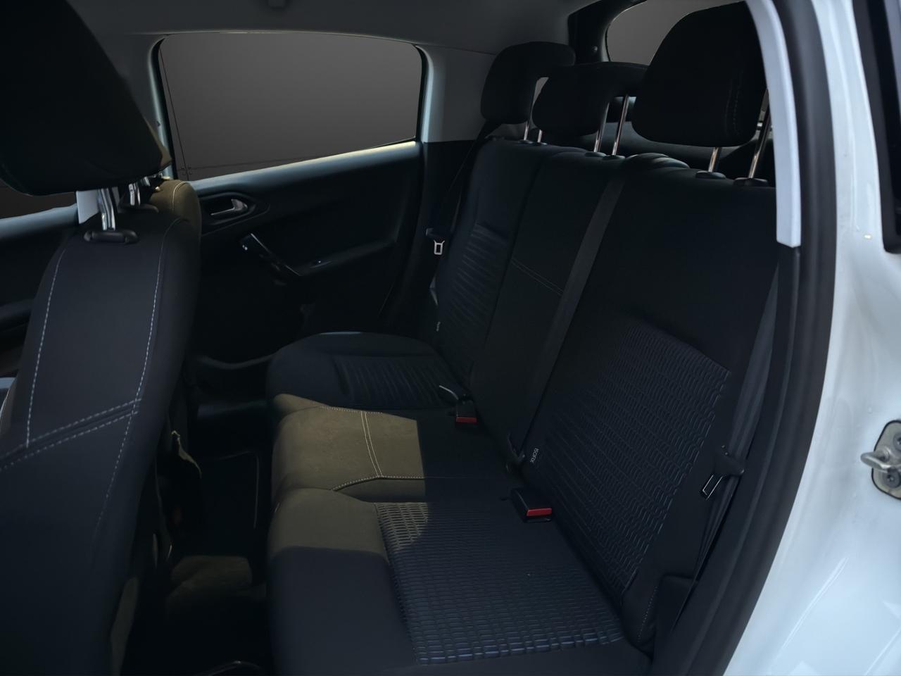 Peugeot 208 1.4 HDi 68 CV 5 porte Allure