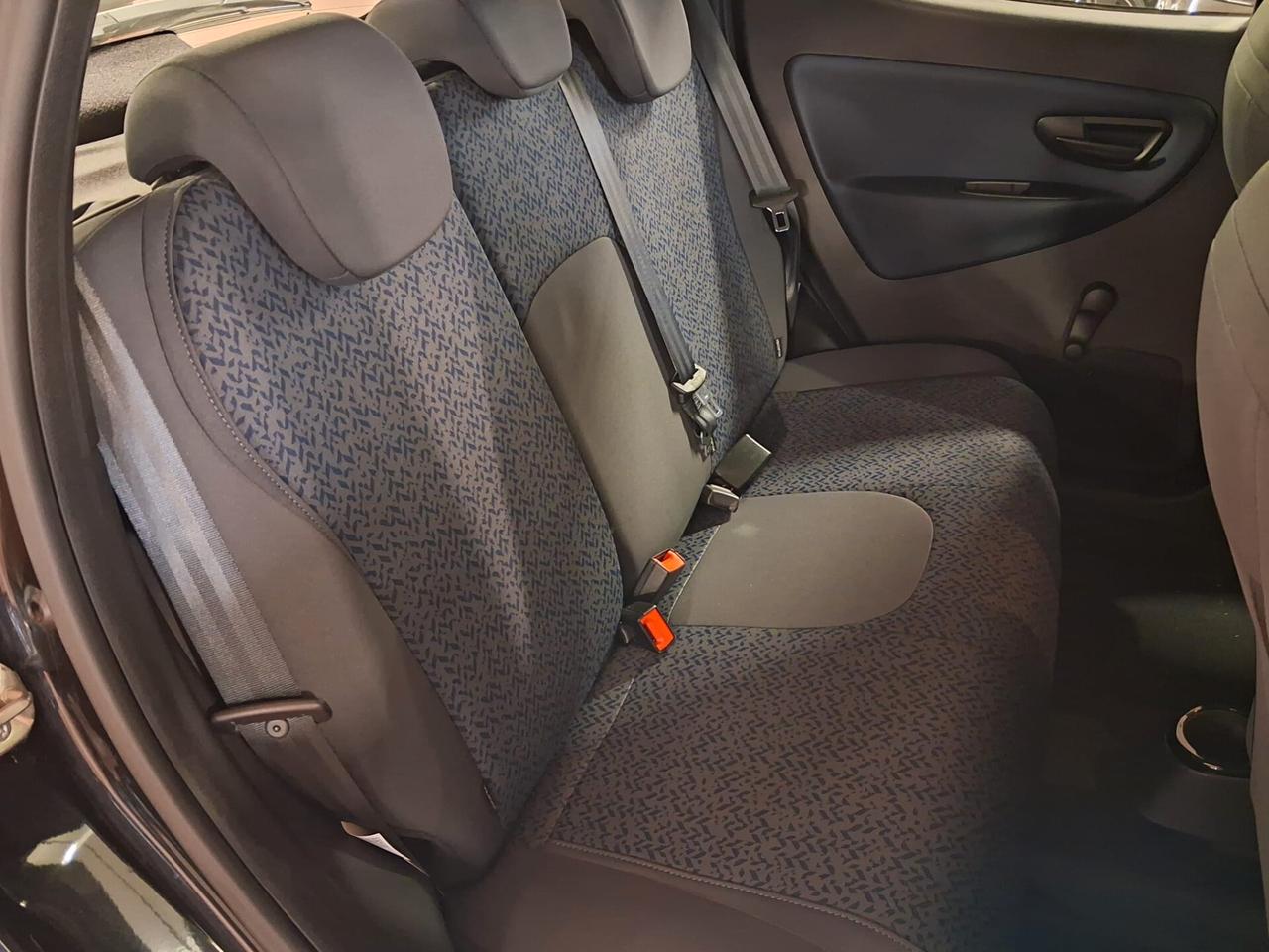 Lancia Ypsilon 1.0 FireFly 5 porte S&S Hybrid Silver