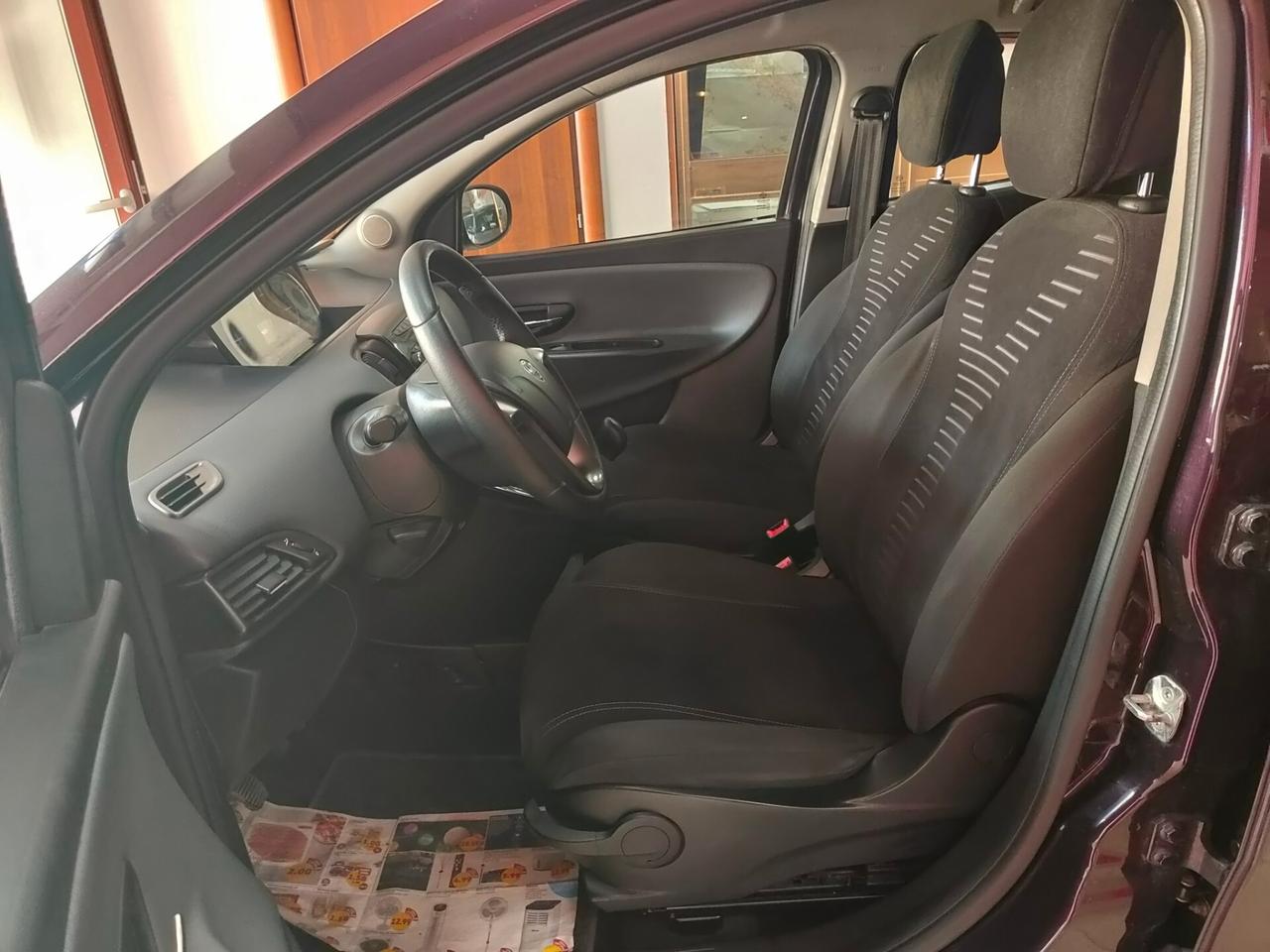 Lancia Ypsilon 1.3 MJT 95 CV 5 porte Platinum