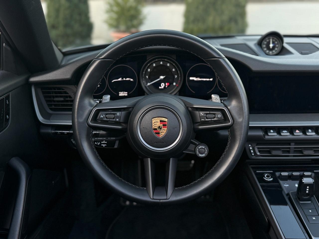 Porsche 911 992 Carrera 4 Cabrio auto