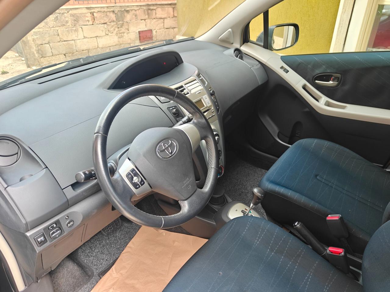 Toyota Yaris 1.3 M-MT Sol Automatica