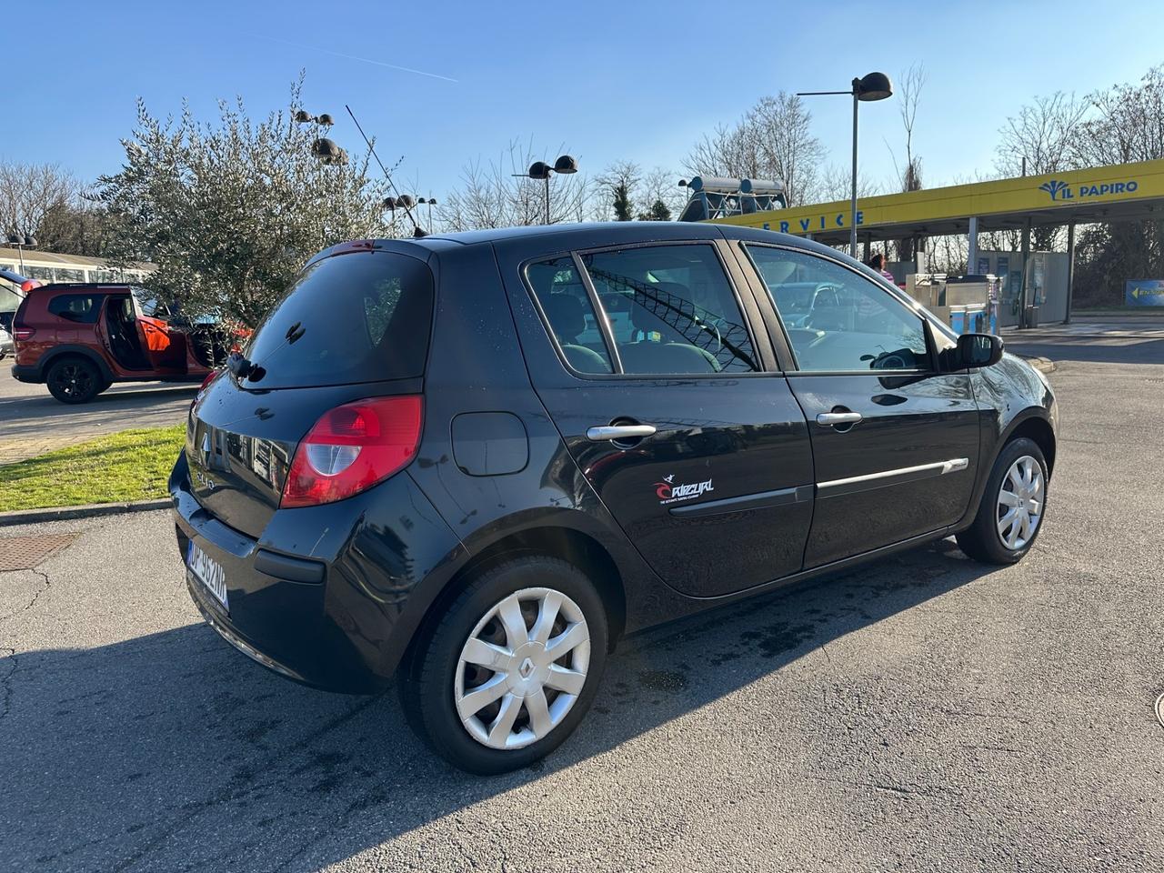 Renault Clio 1.2 16V 5 porte Rip Curl BENZINA NEOPATENTATI