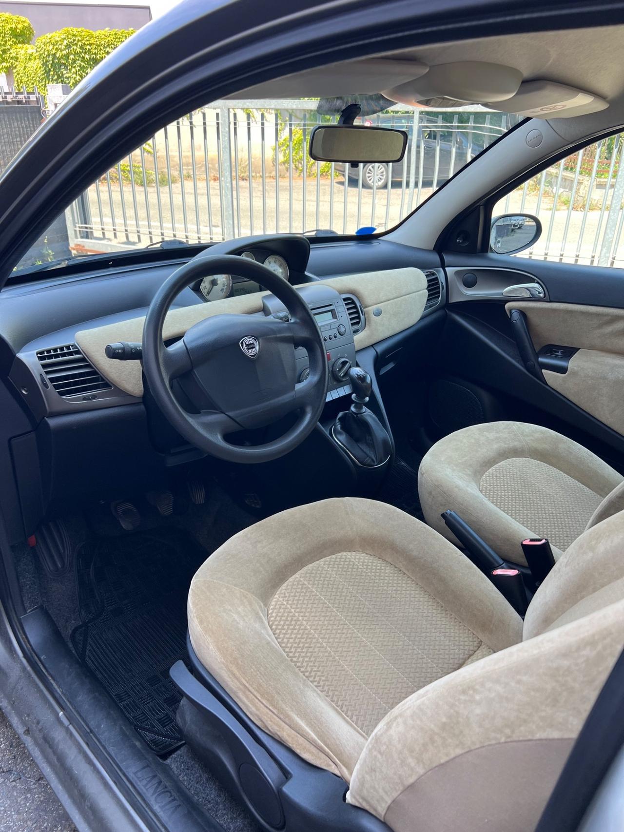 Lancia Ypsilon 1.2b NEOPATENTATO OCCASIONE