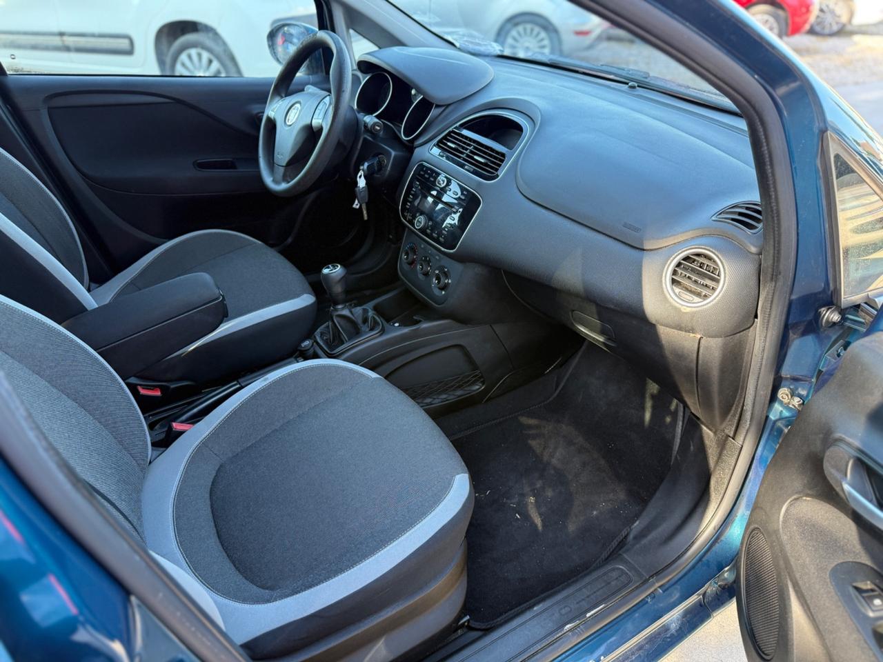 Fiat Punto 1.4 SeS 8V Dualogic 5P Racing (57 kw)