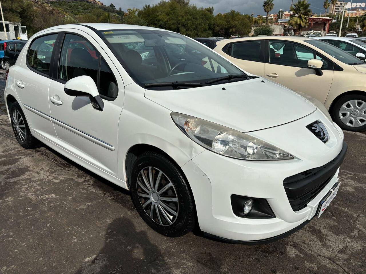 PEUGEOT 207 1.4 B - 2012