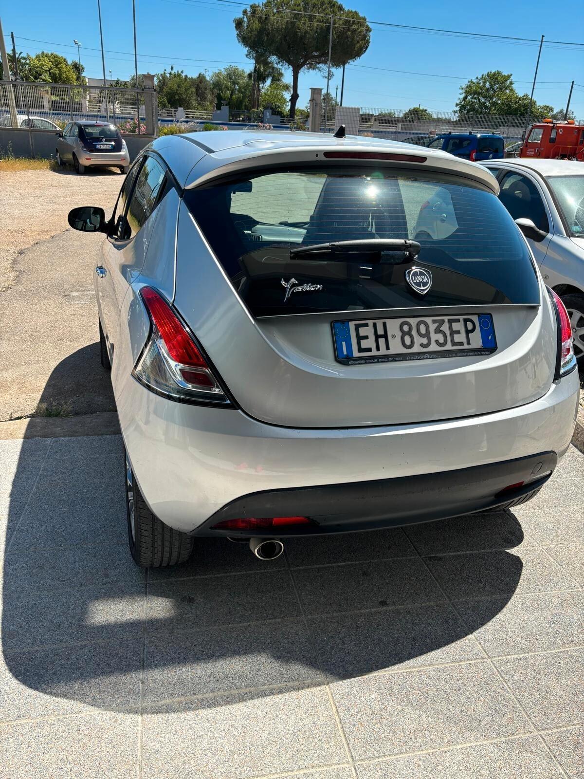 Lancia Ypsilon 1.2 69 CV 5 porte S&S Gold