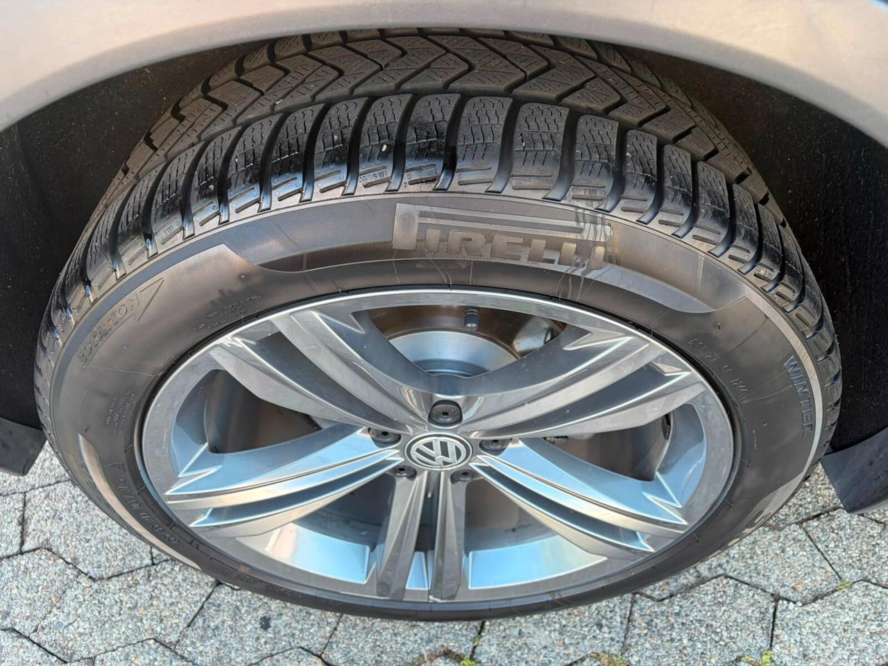 Volkswagen Tiguan 1.4 TSI Sport BlueMotion Technology*EURO6*R-LINE*FULL OPTIONAL