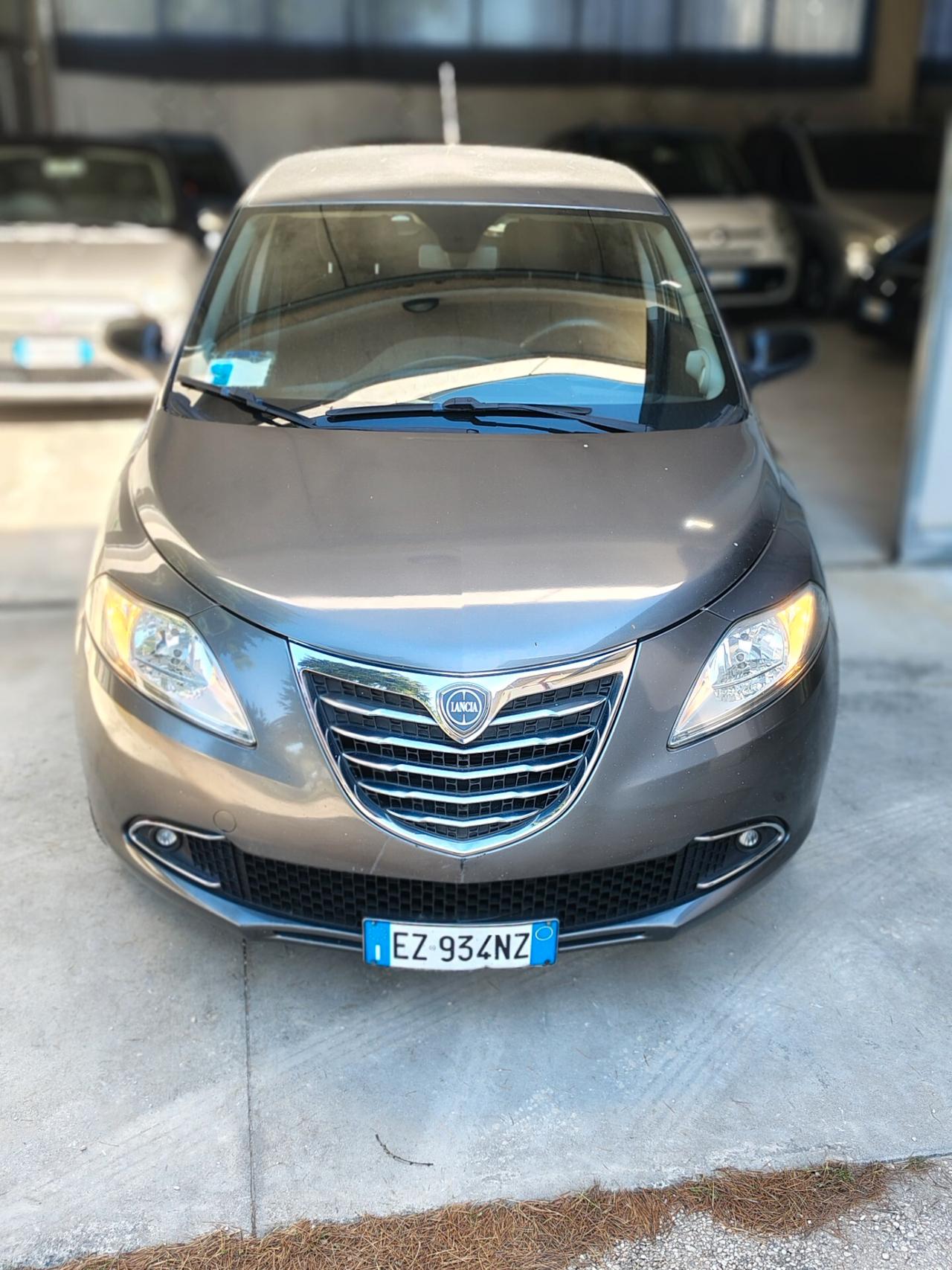 Lancia Ypsilon PLATINUM – Condizioni Eccellenti