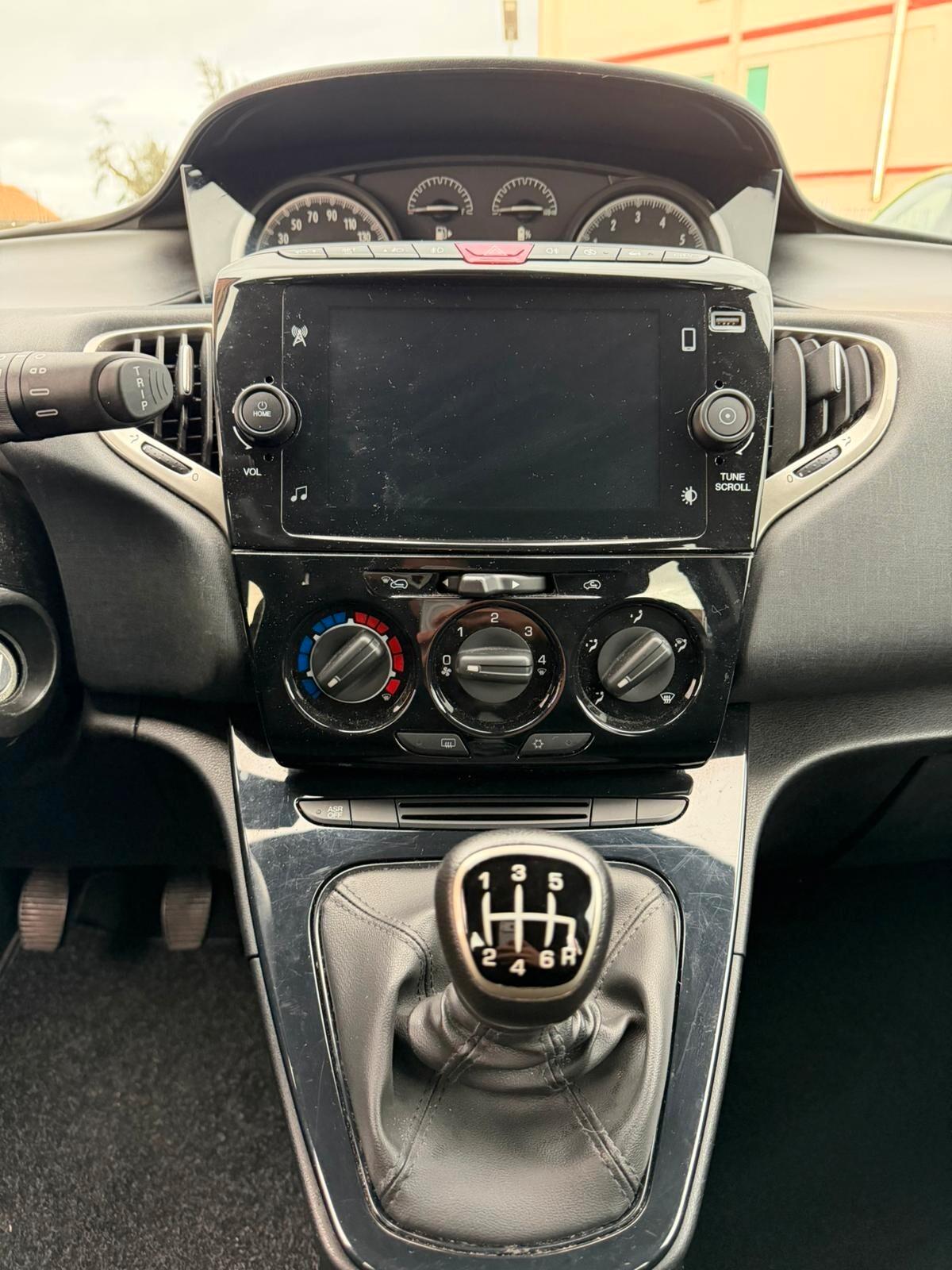 Lancia Ypsilon Hybrid 1.0 **SENSORI POSTERIORI**