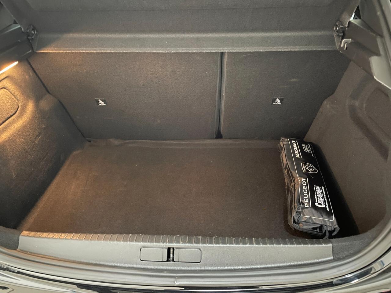 Peugeot 208 100cv 5 p. Allure 2025 Km13000 neopatentati