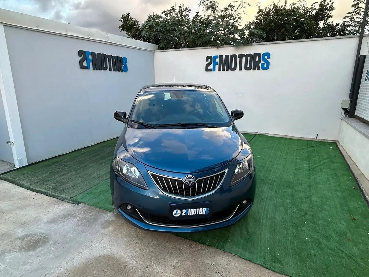Lancia Ypsilon 1.0 FireFly 5 porte S&S Hybrid Silver