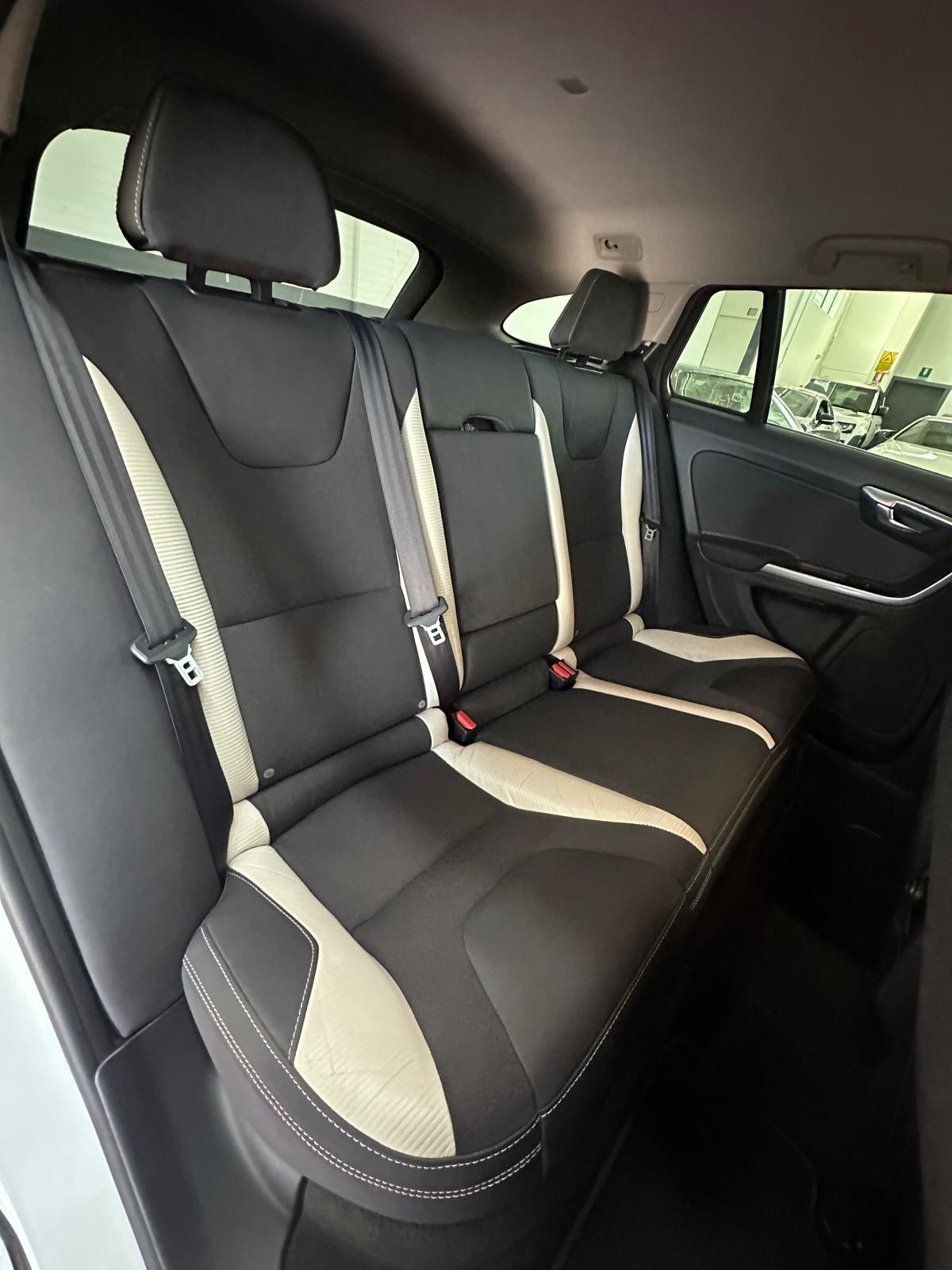 Volvo V60 D5 AWD Geartronic Summum