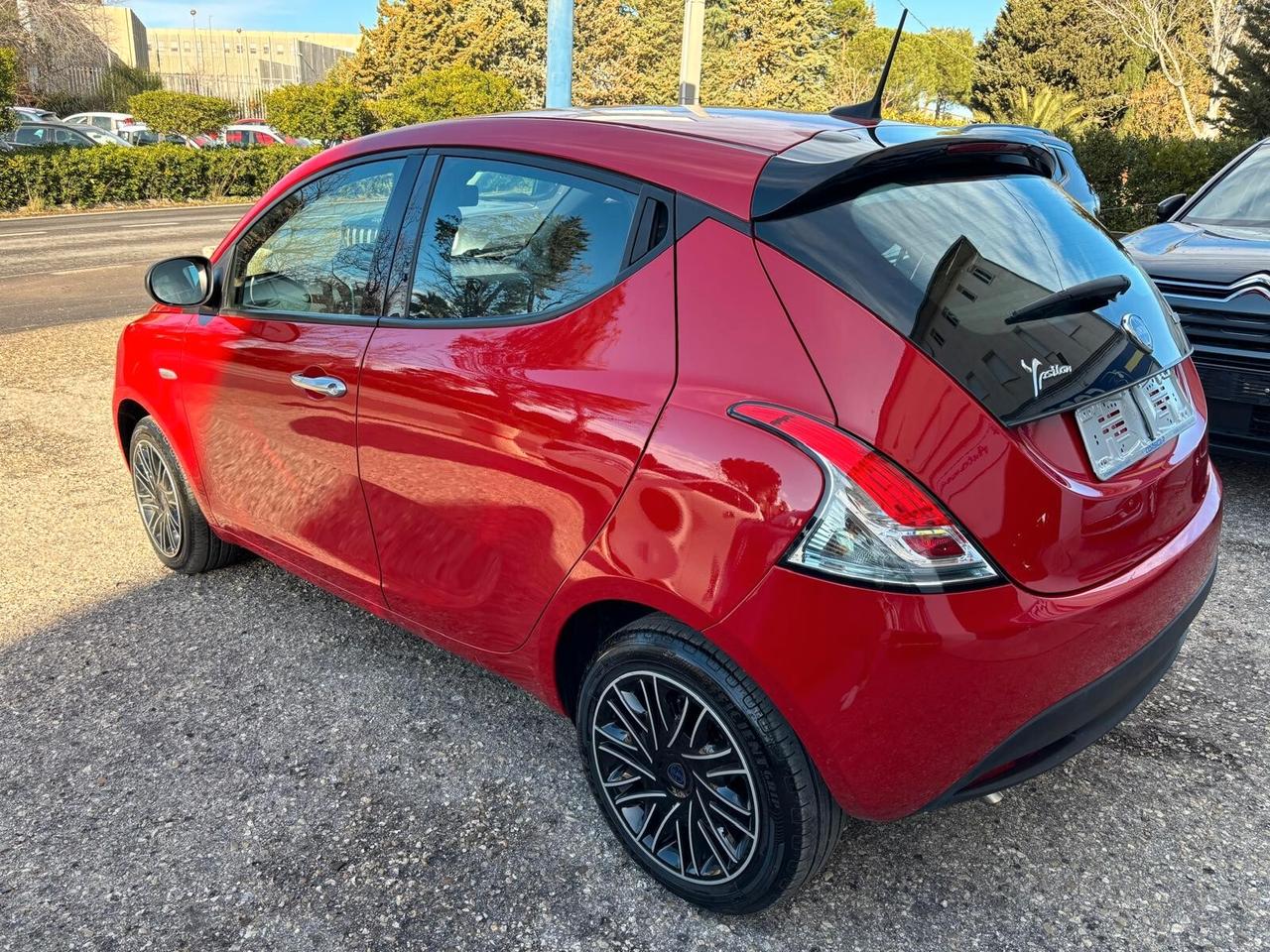 Lancia Ypsilon 1.0 FireFly 5 porte S&S Hybrid Silver Plus