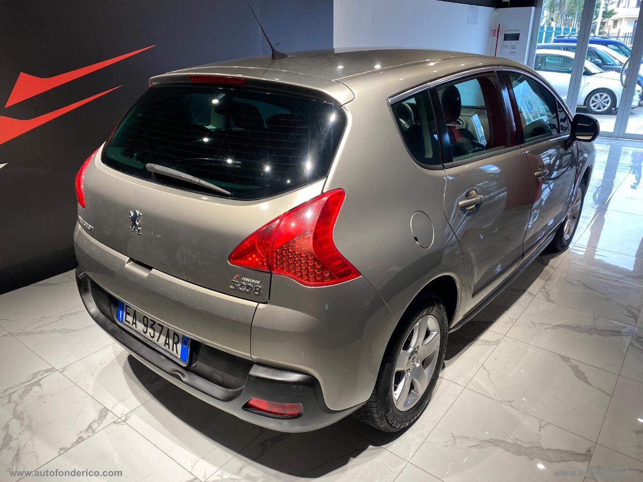 PEUGEOT 3008 1.6 HDi 110 CV AUTOMATICO Premium