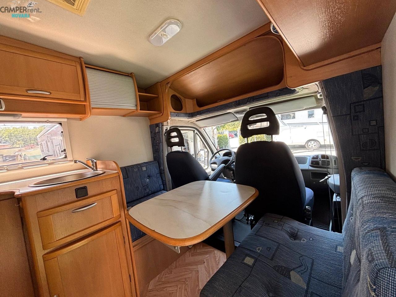 MCLOUIS LAGAN 253 - Semintegrale con letto matrimoniale in coda ed ampio garage foro 77x122