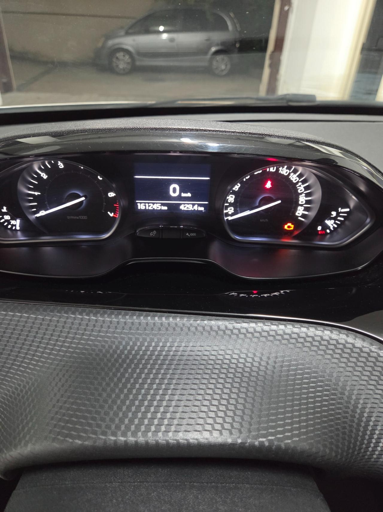 Peugeot 208 PureTech 82 5p. GPL Allure