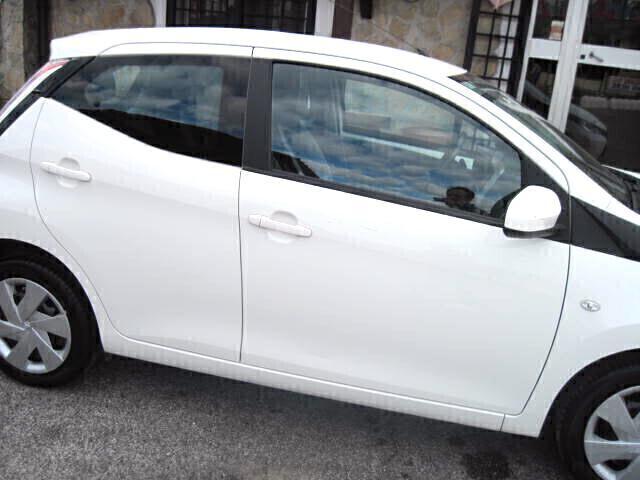 Toyota Aygo 1.0 VVT-i 69 CV 5 porte x-cool TSS FINANZIABILE NEOPATENTATI