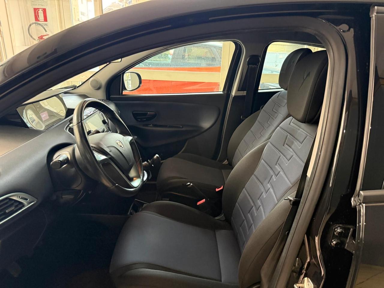 Lancia Ypsilon 1.0 FireFly 5 porte S&S Hybrid Silver Plus