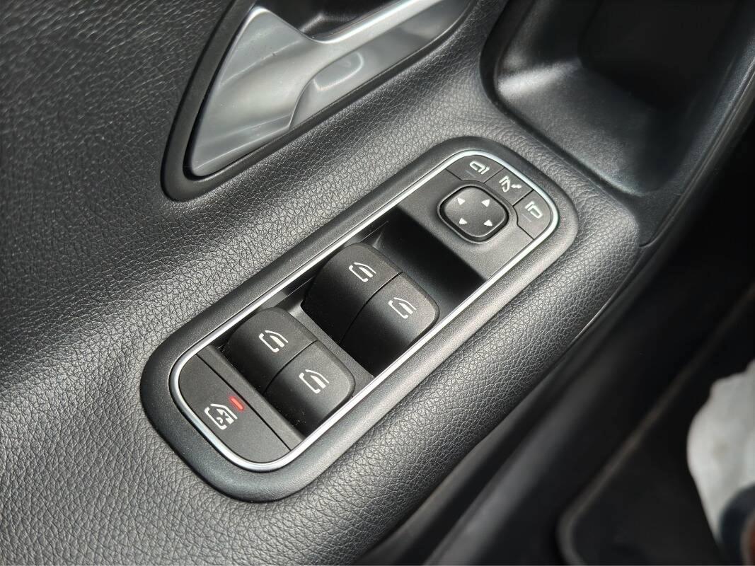 Mercedes Classe A 180 d Business AUTOMATICA con CarPlay