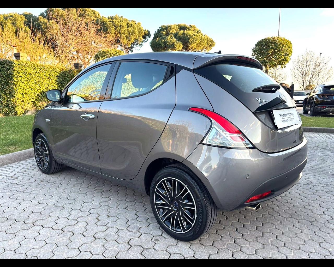 LANCIA Ypsilon III 2021 - Ypsilon 1.0 firefly hybrid Gold Plus s&s 70cv 5p.ti