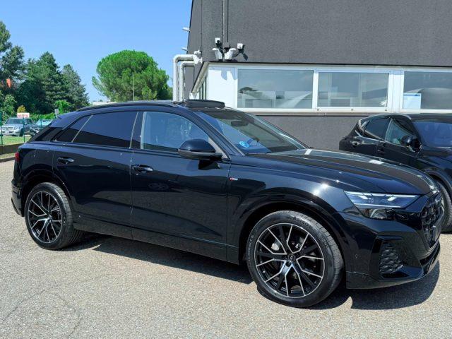 AUDI Q8 50 TDI 286 CV quattro S line edition Black Pack