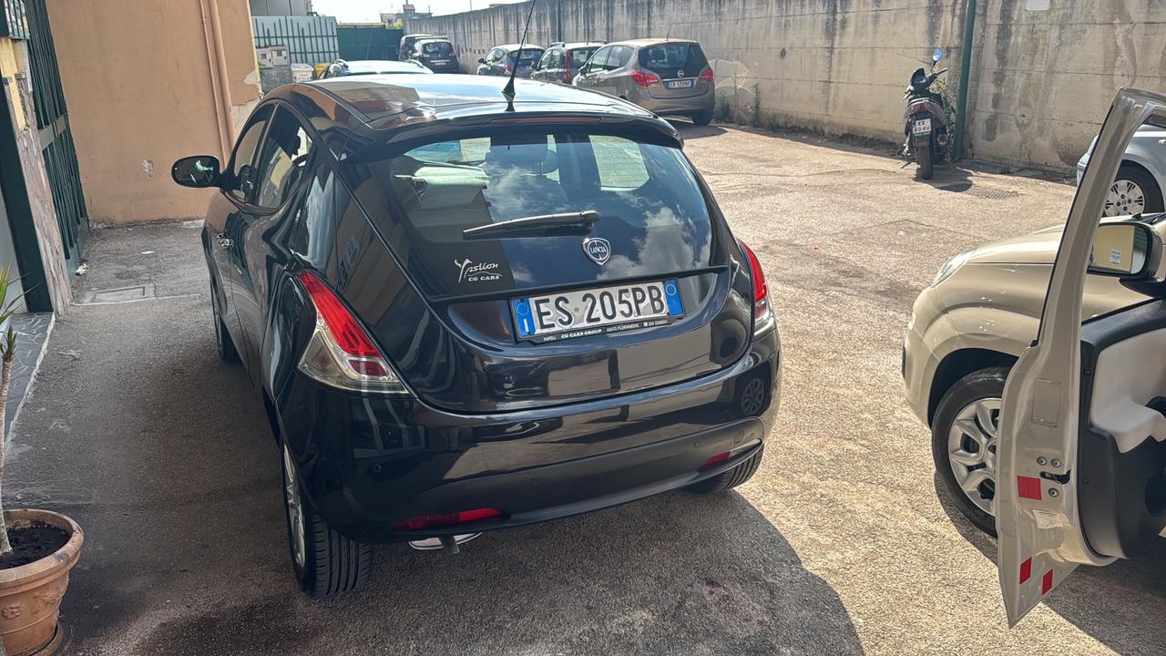 Lancia Ypsilon 1.2 69 CV 5 porte S&S Gold