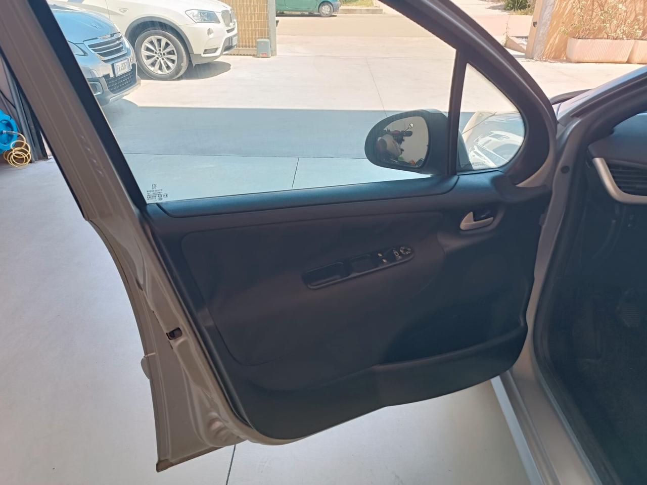 Peugeot 207 1.4 HDi 70CV FAP 5p. XS