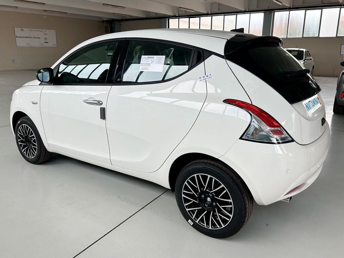 Lancia Ypsilon 1.0 FireFly 5 porte S&S Hybrid Platino