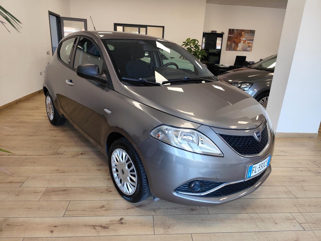 Lancia Ypsilon 1.2 69 CV 5 porte Silver