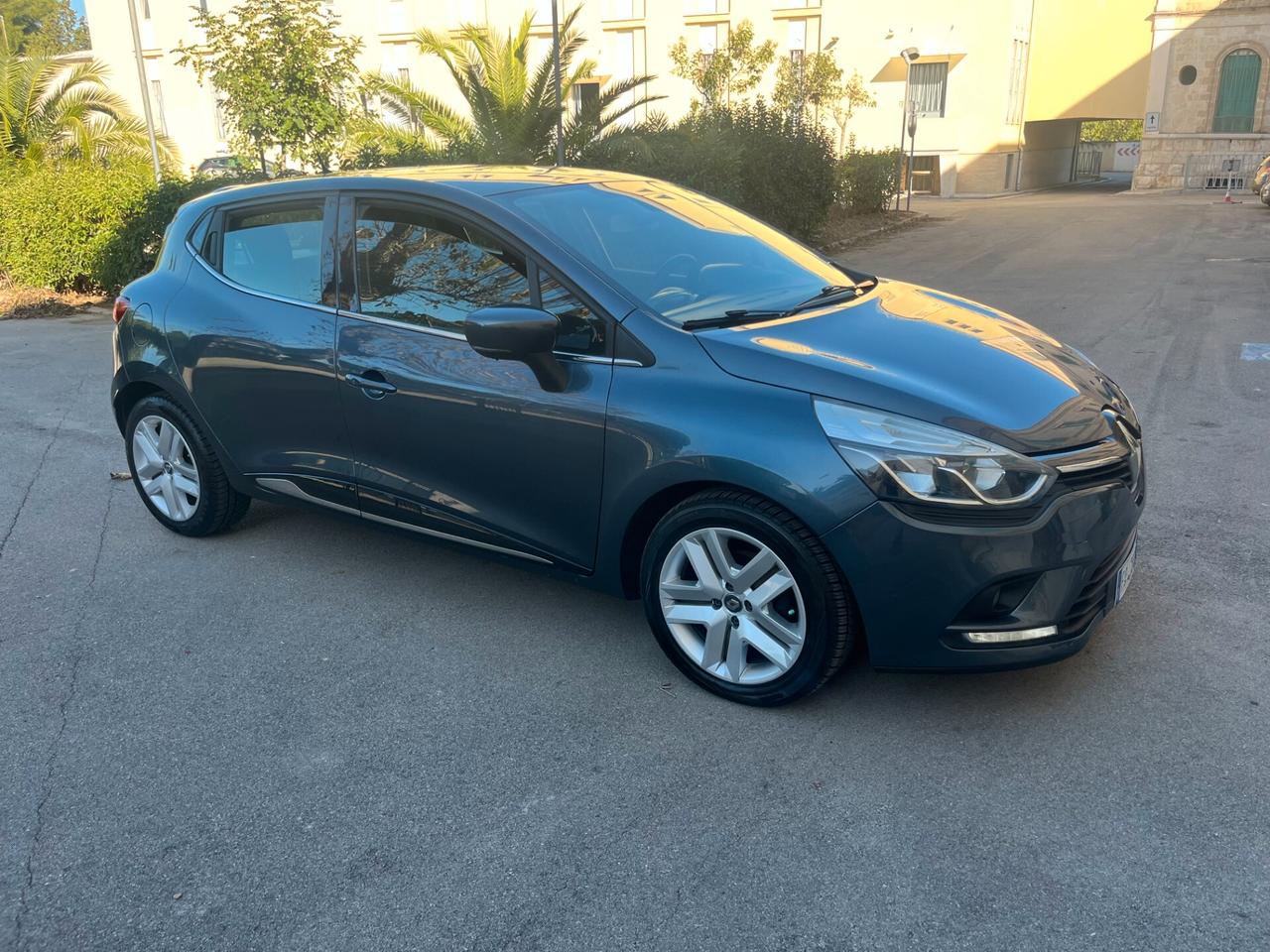 Renault Clio dCi 8V 90CV EDC Start&Stop 5 porte Energy Intens