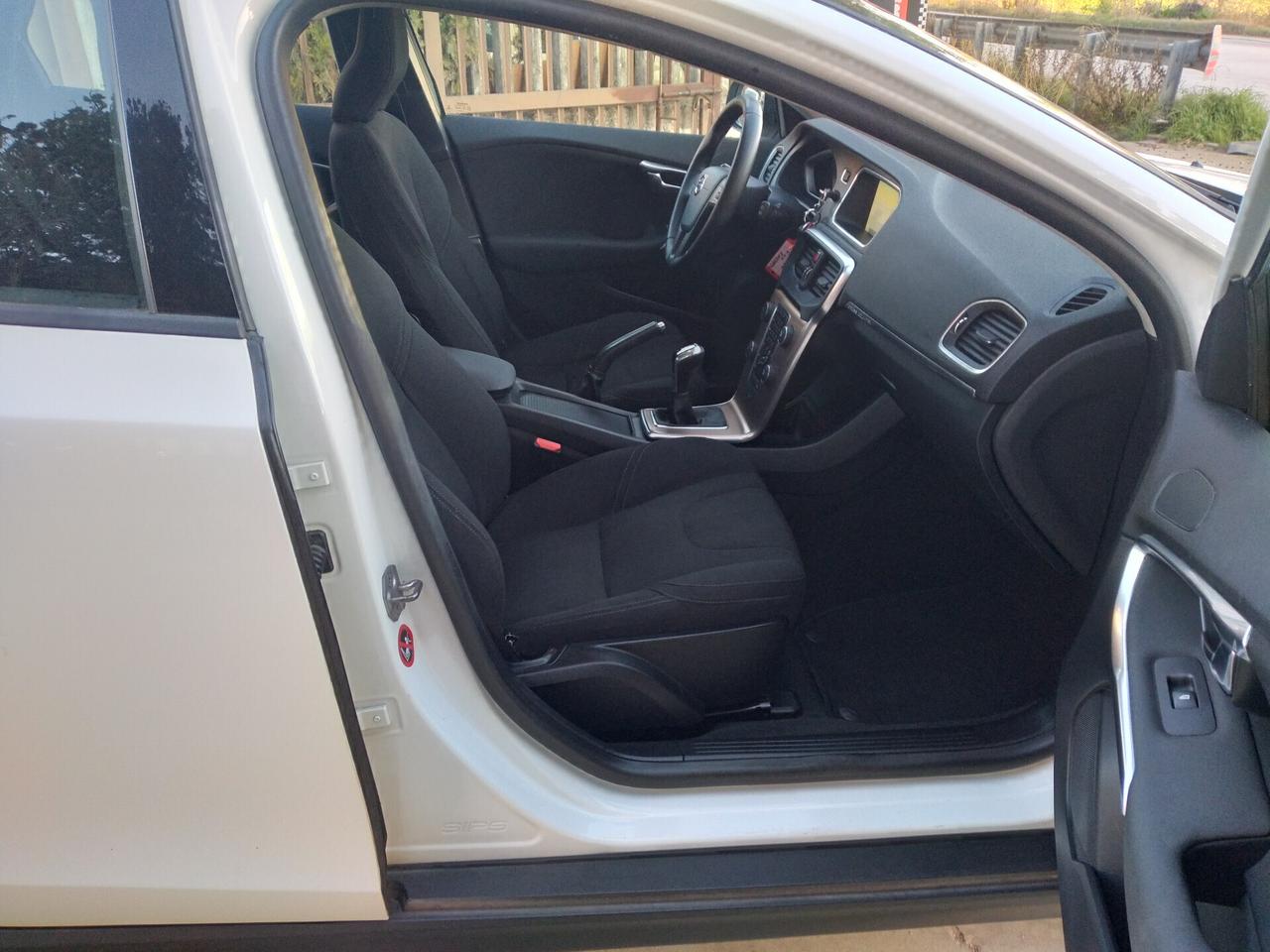 Volvo V40 Cross Country 2.0D 120CV Momentum