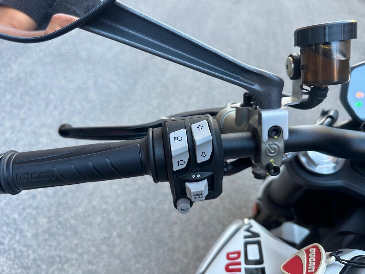 Ducati Monster 937 04/24 KM.6020 UNIPRO.