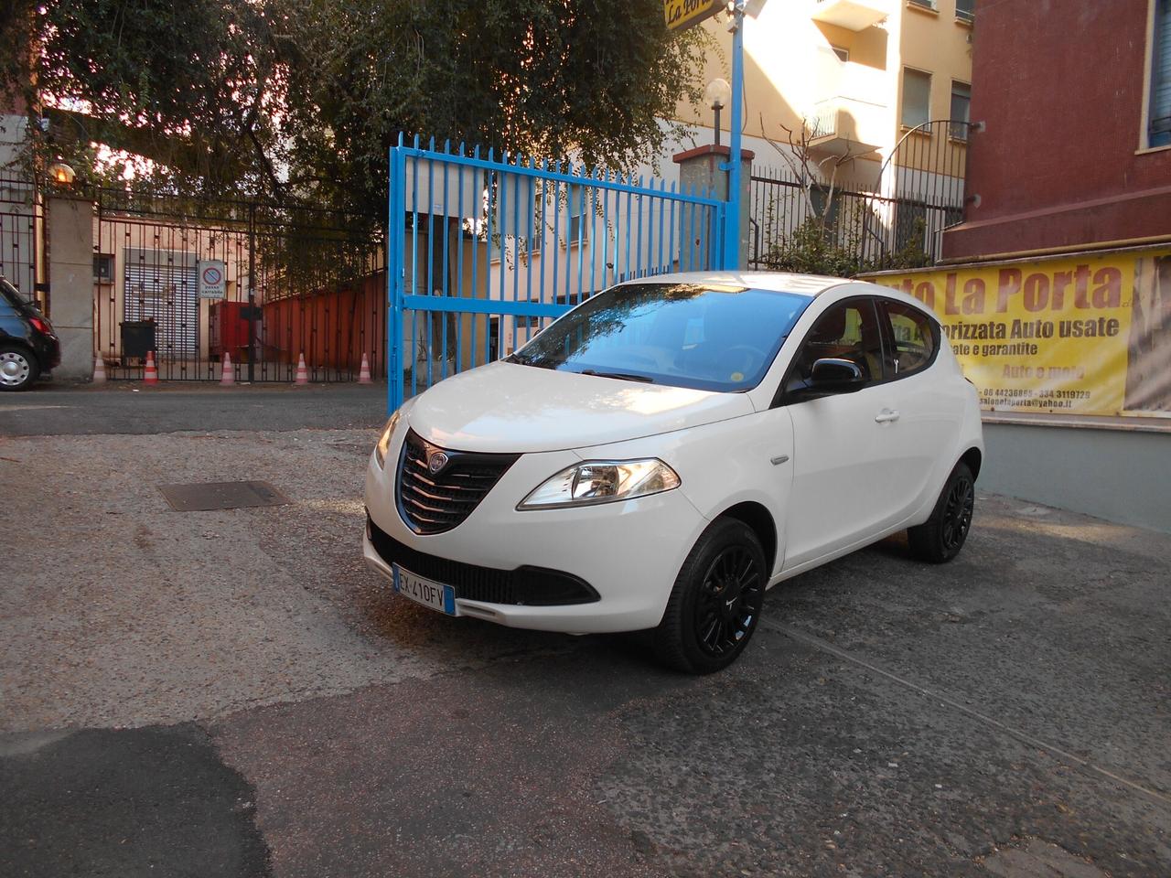 Lancia Ypsilon 0.9 TwinAir 85 CV 5 porte Metano Ecochic Elefantino