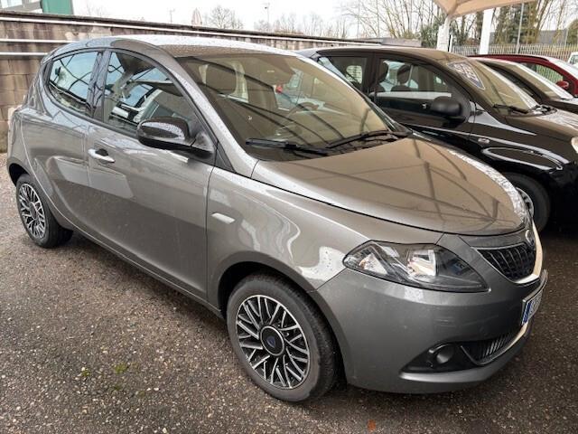 Lancia Ypsilon 1.0 FireFly 5 porte S&S Hybrid Platino