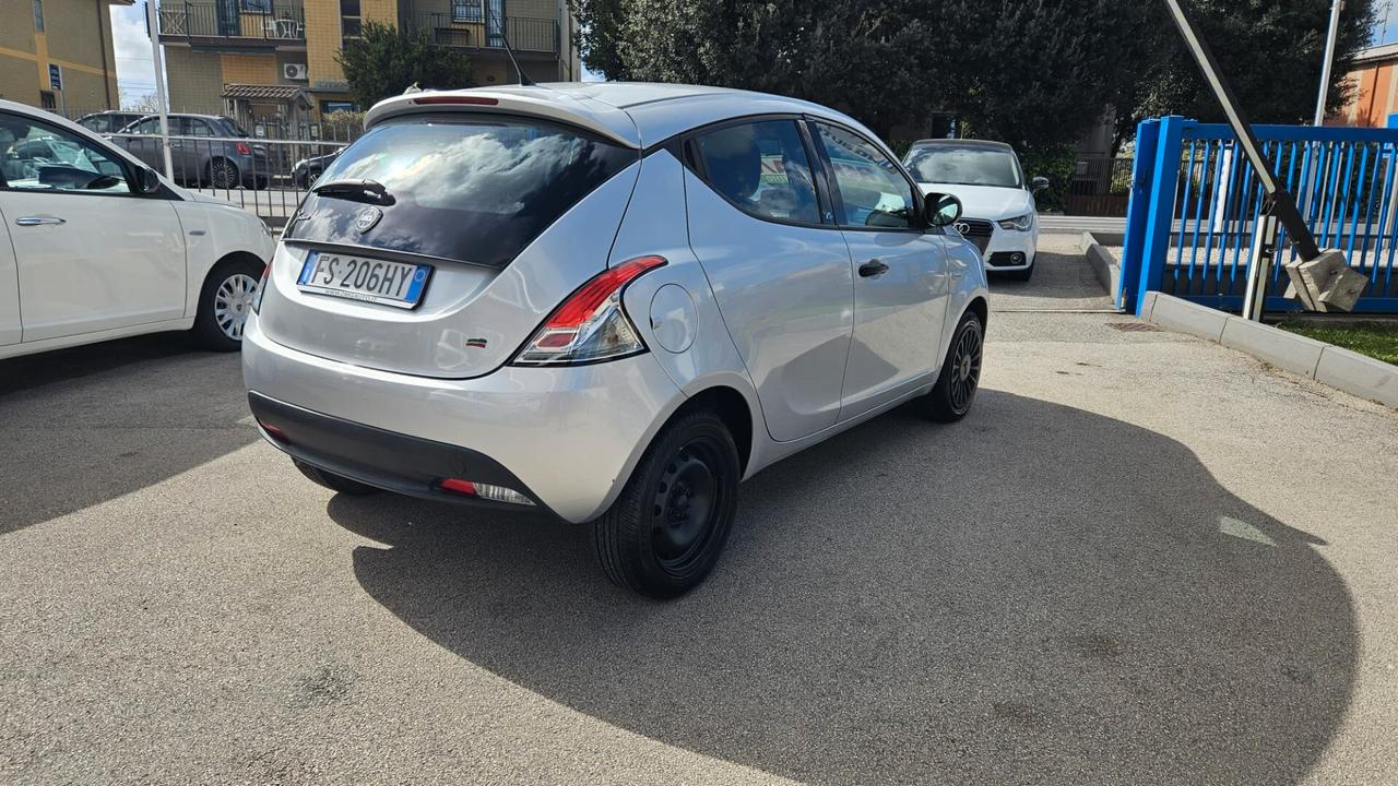 Lancia Ypsilon 1.2 69 CV 5 porte GPL Ecochic Elefantino Blu