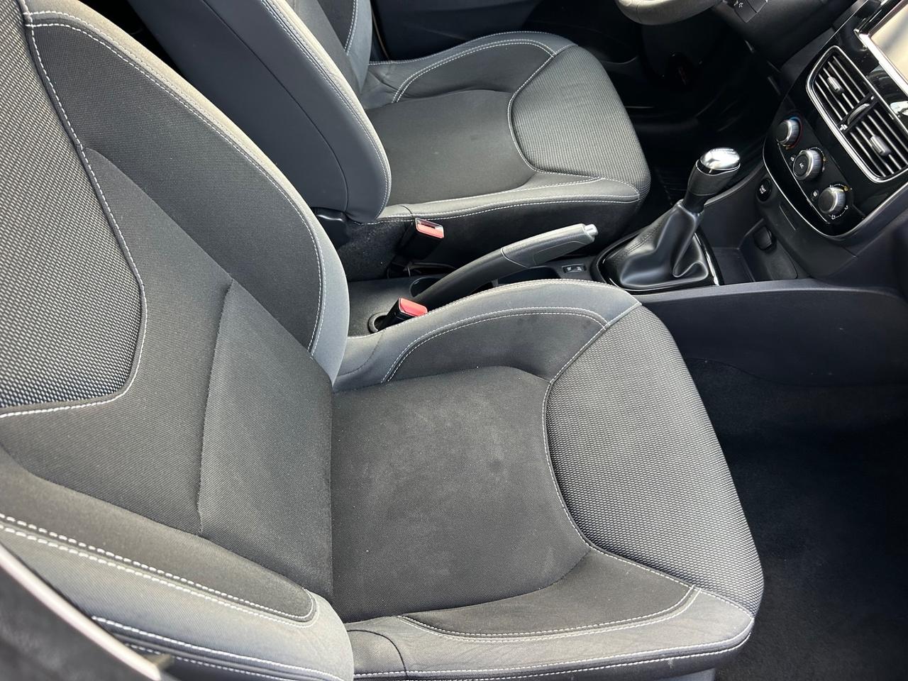 Renault Clio 1.2 75CV 5 porte Zen