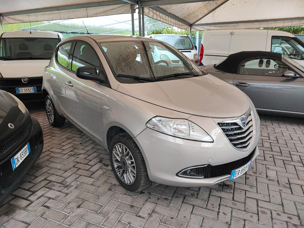 Lancia Ypsilon