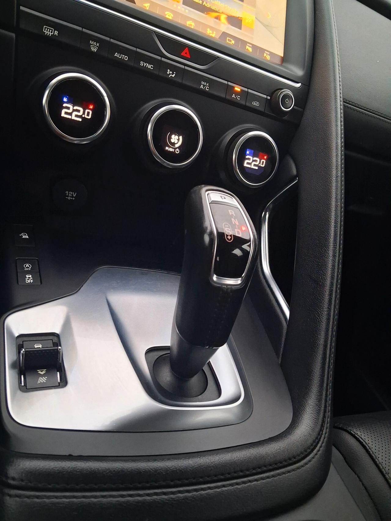 Jaguar E-Pace 2.0D 150 CV S Bianco Perla
