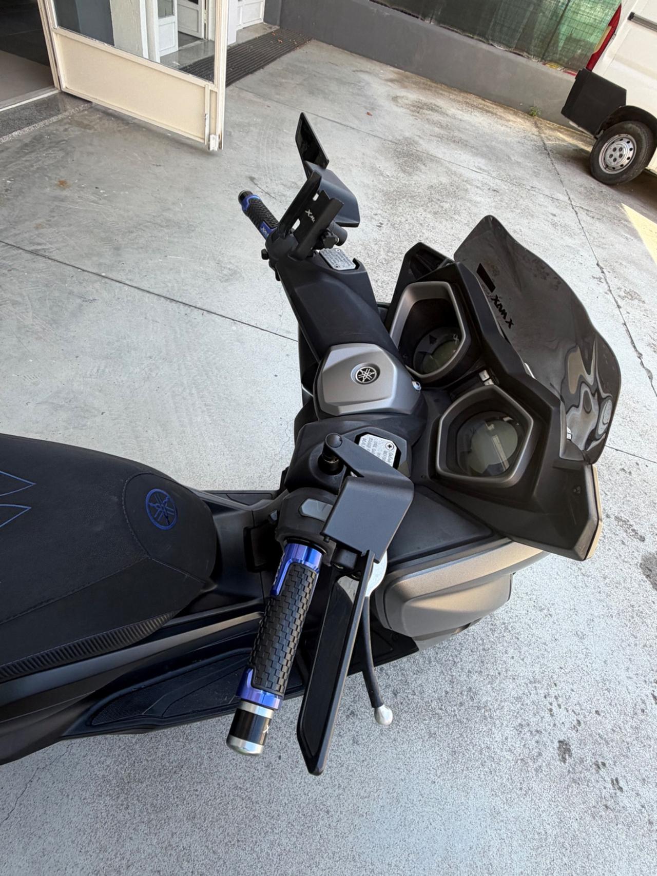 Yamaha X-Max 250