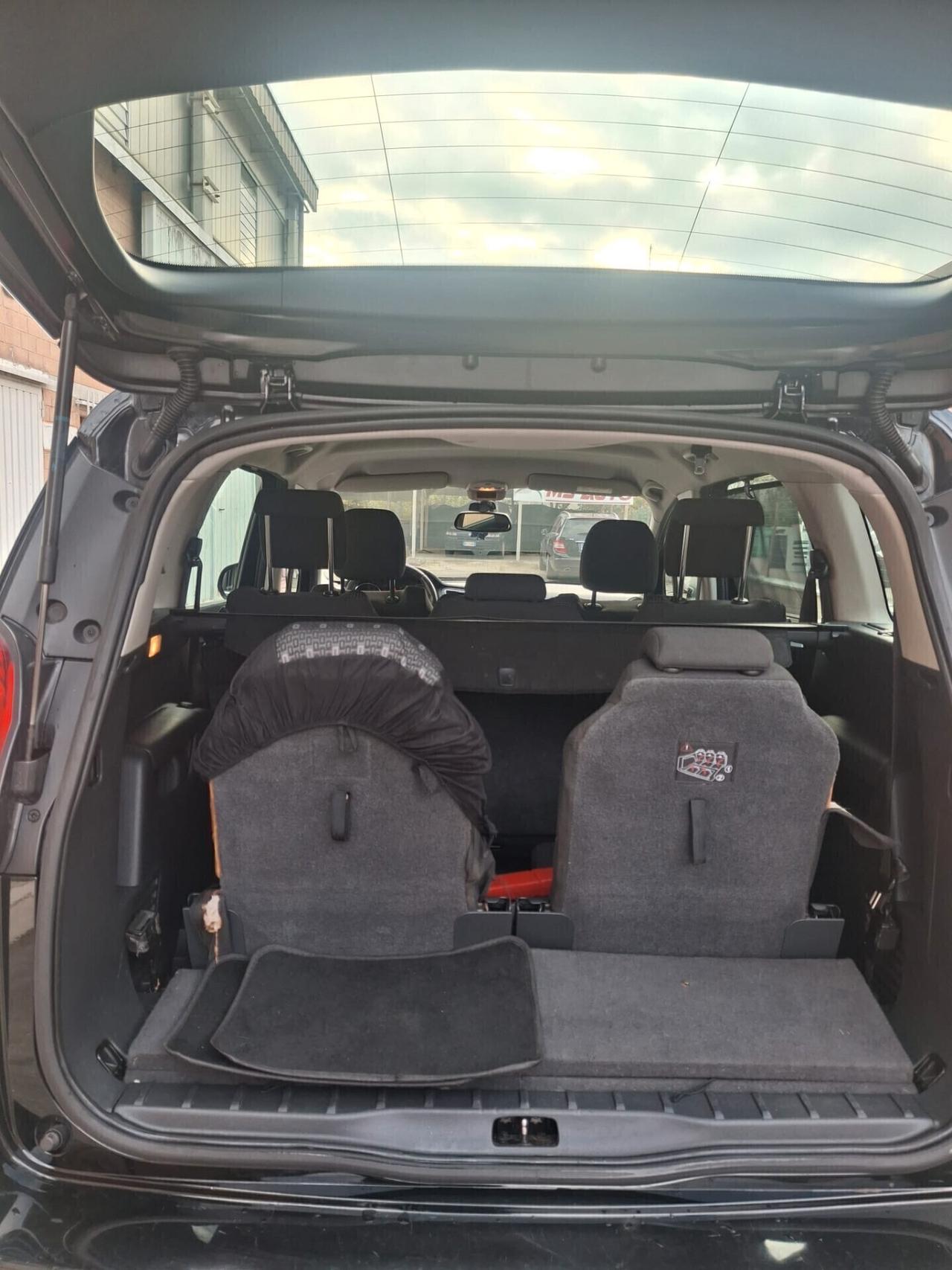 Peugeot 5008 1.6 HDi 115CV Allure 7 POSTI