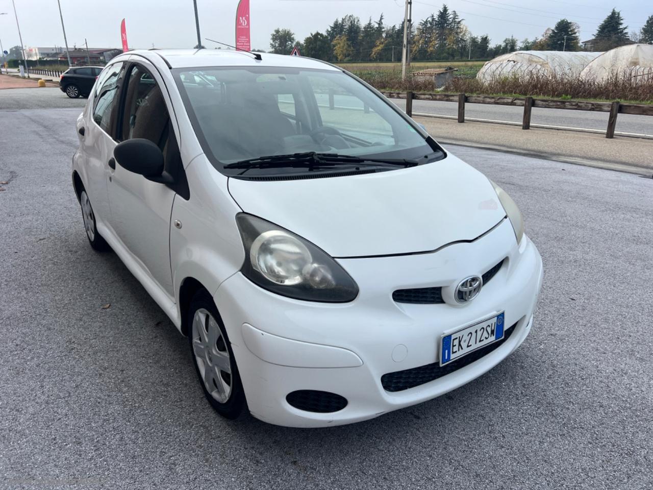 TOYOTA Aygo 1.0 VVT-i 5p. Sol Connect ADATTA PER NEOPATENTATI