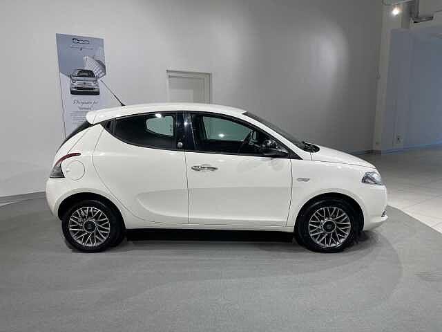 Lancia Ypsilon 1.2 69 CV 5 porte GPL Ecochic Gold (5 posti)