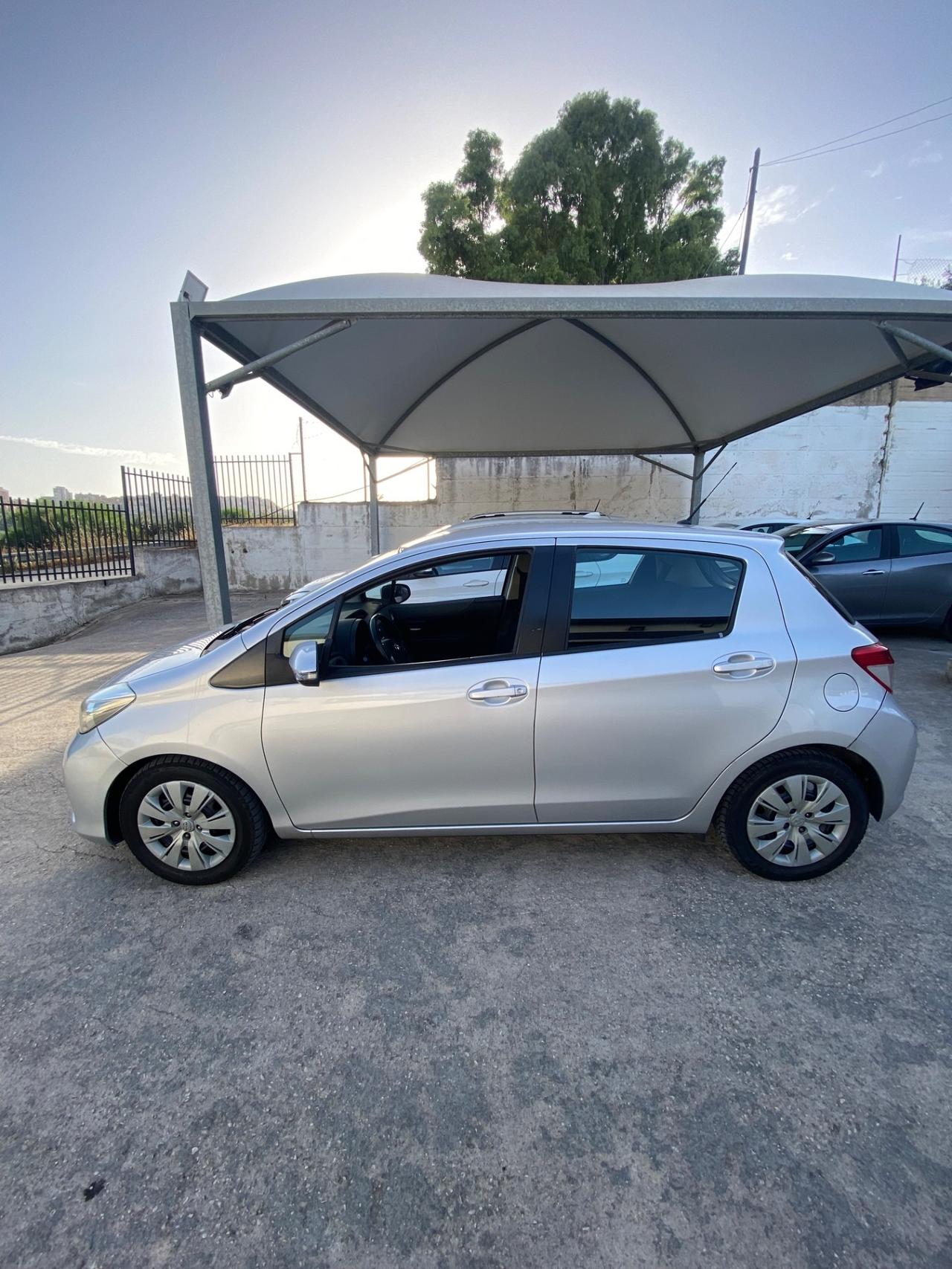 Toyota Yaris 1.4 D-4D 5 porte Lounge