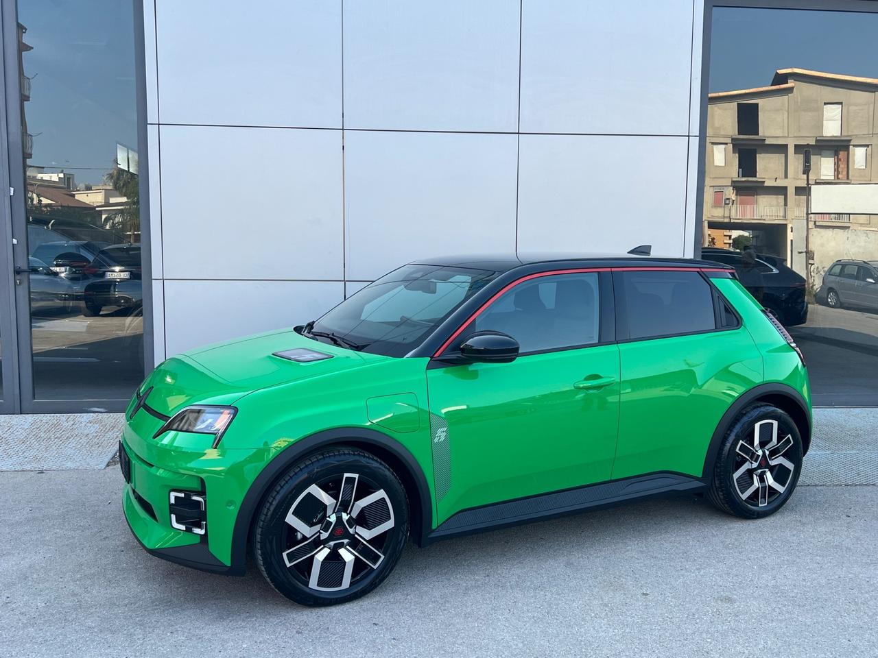 Renault R 5 E-Tech range possibilità noleggio no scoring