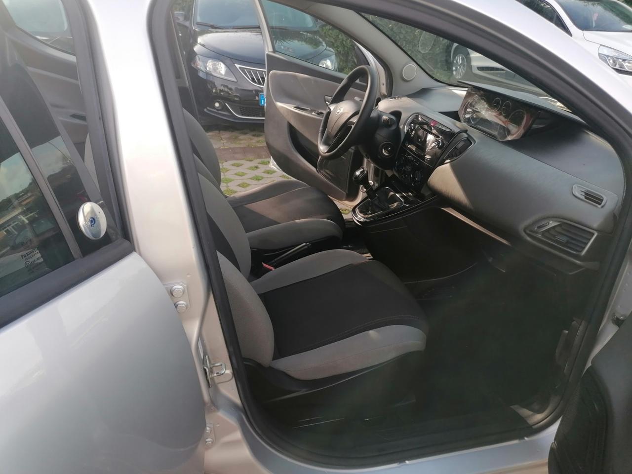 Lancia Ypsilon 1.2 69 CV 5 porte GPL Ecochic Gold