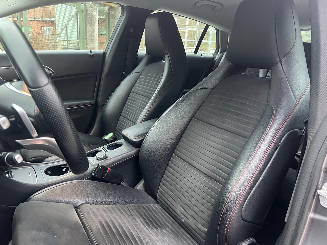 Mercedes-Benz CLA 200 Premium CLA 200 D #9329